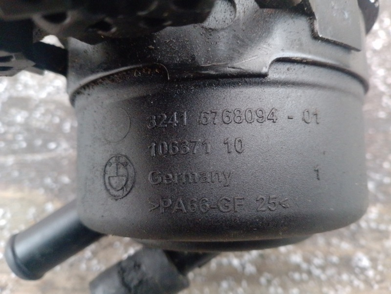 Бачок гидроусилителя руля на BMW 3 E90 E91 / БМВ 3 Е90 Е91 2005-2012г. 323i N52 2.5 л бензин АКПП 2WD 2006г.\nОригинал.\nВ отличном состоянии. Без дефектов и повреждений.\nКонтрактная запчасть из Японии. Без пробега по РФ.\nОтправим в регионы ТК.