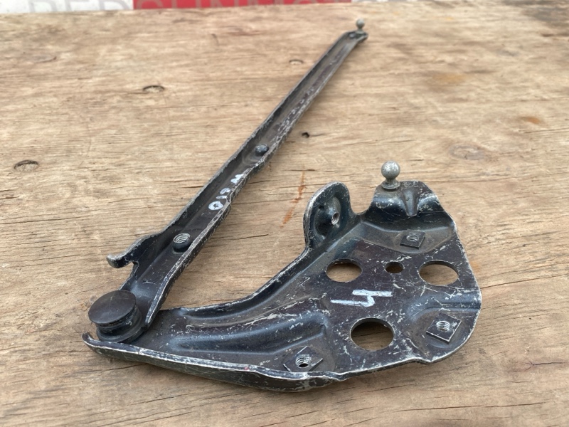 Петля капота Mercedes E320 W210 двс M112 1995-2000г двс № 112941 30 171035. \nОригинал. \nВ отличном состоянии. \nБез дефектов. \nКонтрактная запчасть из Японии. \nБез пробега по РФ. \nОтправим в регионы ТК.