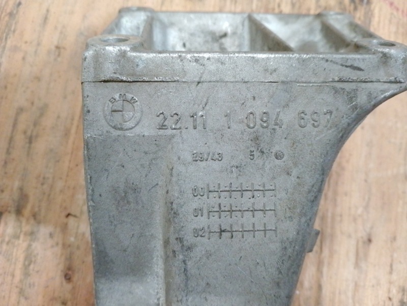 Кронштейн двигателя левый M54, BMW 3 E46 двс M54 2,5л 1998-2001г дорестайлинг двс № 256S5 32562567 задний привод. Контрактная запчасть. Из Японии. Авто без пробега по РФ., отличное, оригинал