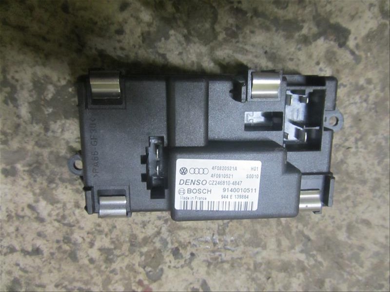 Резистор отопителя печки с автомобиля Audi A6 C6 4F AUK 3.2 бензин AT quattro седан 2006-2011г седан. Дорестайлинг. Контрактная запчасть, авто без пробега по РФ.\nОтправим в регионы ТК.\nПрименимость:\nAudi A6 [C6,4F] 2004-2011\nAudi Allroad quattro 2006-