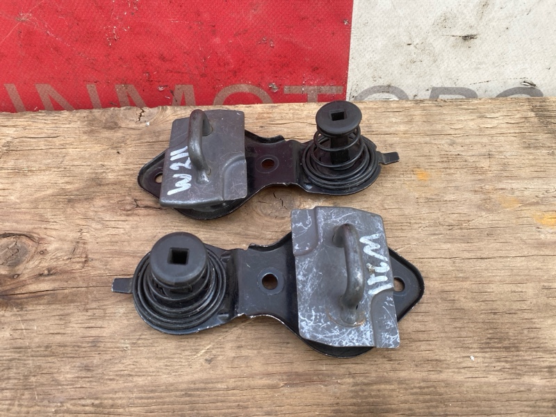 Ответная часть замка капота, Mercedes E320 W211 2002-2006г двс M112 № 112949 31 360549. Задний привод 2WD бензин. .\nОригинал. Цена за шт.\nВ отличном состоянии. \nБез дефектов. \nКонтрактная запчасть из Японии. \nБез пробега по РФ. \nОтправим в регионы Т