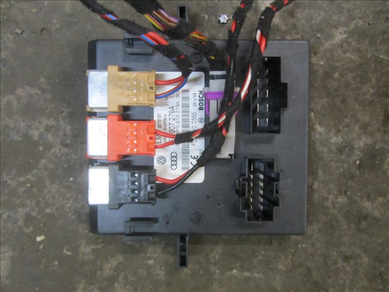 Блок управления бортовой сети на Audi A6 C6 / ауди А6 С6 2004-2011г.\nVAG 4F0907279A\nОригинал.\nВ отличном состоянии. Рабочий.\nКонтрактная запчасть. С аукциона Японии. Без пробега по РФ. Отправим в регионы ТК.\nПрименение:\nAudi A6 [C6,4F] 2004-2011, Au