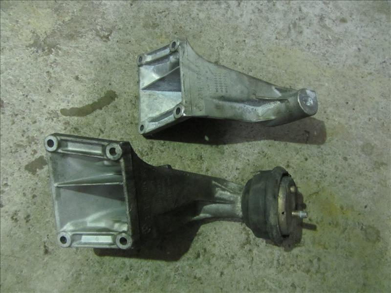 Кронштейн двигателя левый M54, BMW 3 E46 двс M54 2,5л 1998-2001г дорестайлинг двс № 256S5 32562567 задний привод. Контрактная запчасть. Из Японии. Авто без пробега по РФ., отличное, оригинал