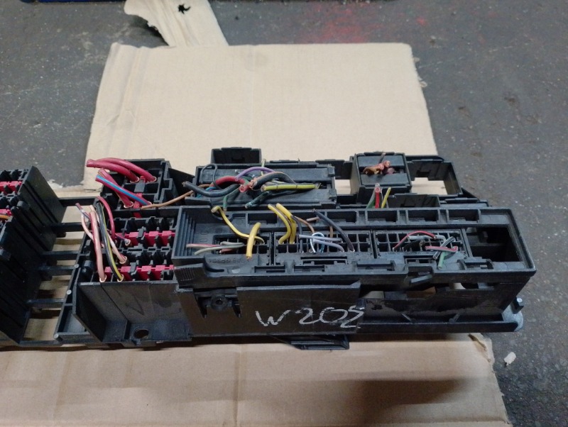 Блок реле предохранителей, Mercedes W202 C36 бензин M104 2.8 1993-2000г двс 104941 12 071904 8100. Контрактная запчасть. Из Японии. Авто без пробега по РФ., отличное