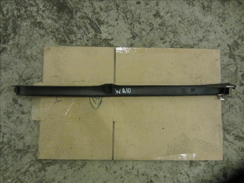 Пластиковая накладка салона, Mercedes E320 W210 двс M104 3.2 1995-2000г. Контрактная запчасть. Из Японии. Авто без пробега по РФ., отличное