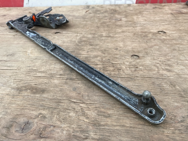 Петля капота Mercedes E320 W210 двс M112 1995-2000г двс № 112941 30 171035. \nОригинал. \nВ отличном состоянии. \nБез дефектов. \nКонтрактная запчасть из Японии. \nБез пробега по РФ. \nОтправим в регионы ТК.