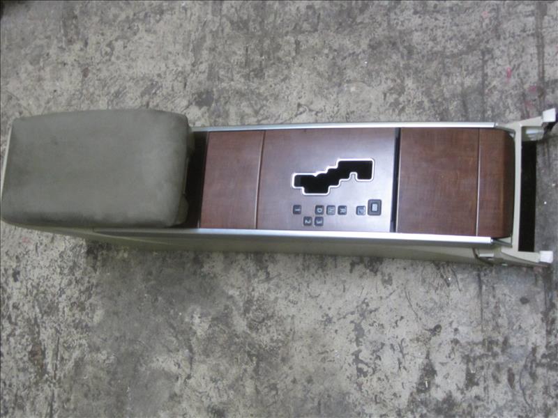Консоль центральная и подлокотник в сборе, Nissan Teana J31 VQ23DE 2.3 AT бензин рестайлинг 2006-2008г. Контрактная запчасть. Из Японии. Без пробега по РФ., отличное, оригинал