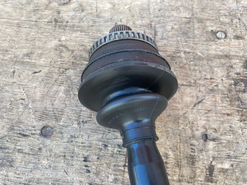 Полуось задняя левая , правая 4WD, С автомобиля Audi A4 B6 1.8 Turbo 4WD. Контрактная запчасть, авто без пробега по РФ., отличное, оригинал