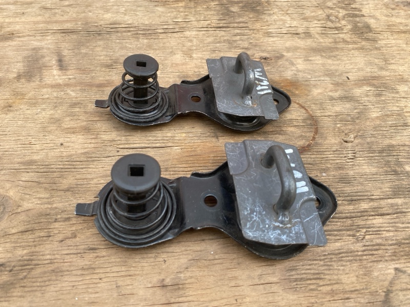 Ответная часть замка капота, Mercedes E320 W211 2002-2006г двс M112 № 112949 31 360549. Задний привод 2WD бензин. .\nОригинал. Цена за шт.\nВ отличном состоянии. \nБез дефектов. \nКонтрактная запчасть из Японии. \nБез пробега по РФ. \nОтправим в регионы Т