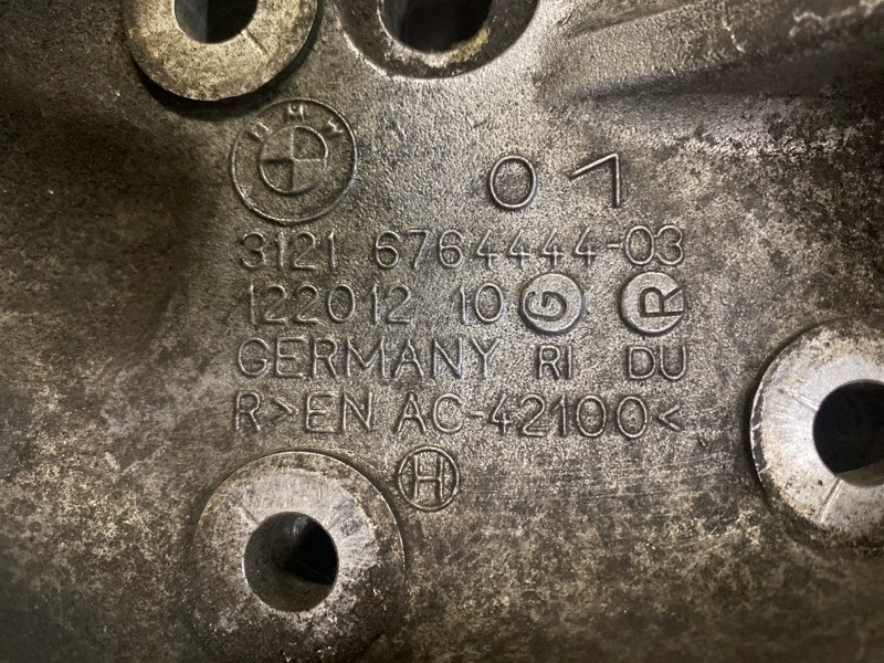 Кулак поворотный передний правый 2WD, С аукциона Японии. BMW 3 E90 323i N52 2.5 л бензин АКПП 2WD 2006г. Контрактная запчасть, авто без пробега по РФ., отличное
