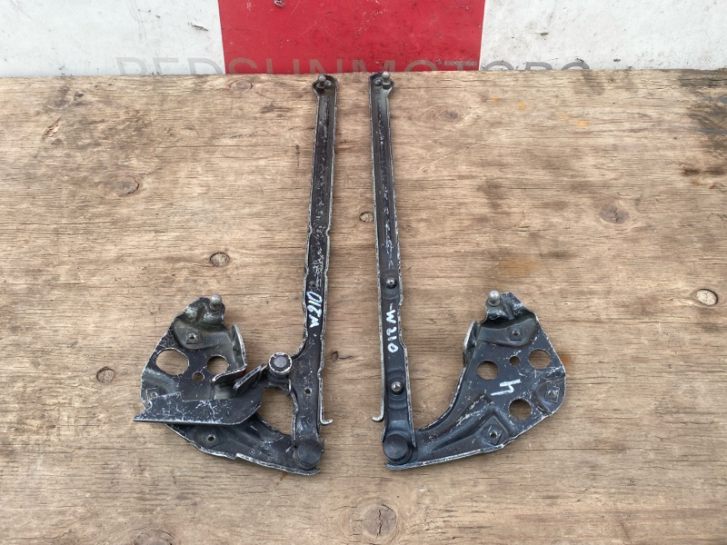 Петля капота Mercedes E320 W210 двс M112 1995-2000г двс № 112941 30 171035. \nОригинал. \nВ отличном состоянии. \nБез дефектов. \nКонтрактная запчасть из Японии. \nБез пробега по РФ. \nОтправим в регионы ТК.