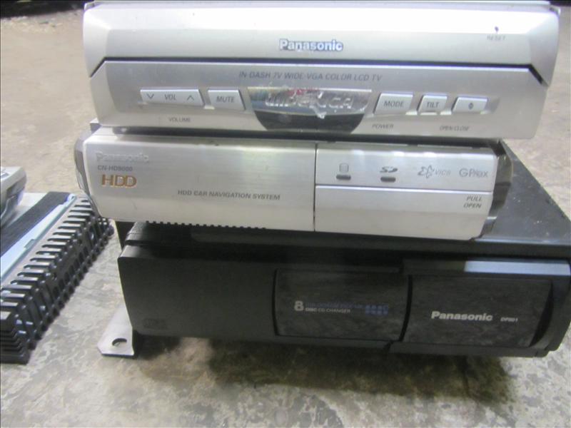 Магнитола Panasonic CN-HD9000 HDD Navigation System, дисковод CD Changer на 8 дисков, С автомобиля Alfa Romeo 156 2.5л АКПП рестайлинг 2002г цвет красный. Рестайлинг. Пробег 75 000 км по Японии. Контрактная запчасть, авто без пробега по РФ., отличное