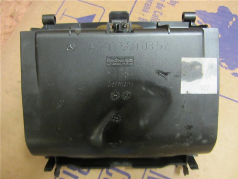 Пепельница передняя , накладка на панель, Mercedes C-klasse W203 двс M112 2000-2006г комплектация двс № 112 94631292305. Контрактная запчасть. Из Японии. Авто без пробега по РФ., отличное