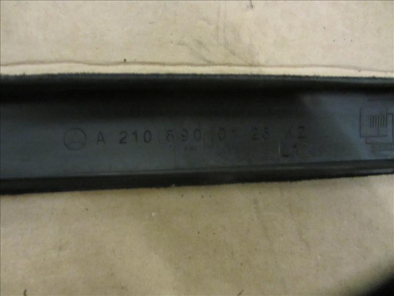 Пластиковая накладка салона, Mercedes E320 W210 двс M104 3.2 1995-2000г. Контрактная запчасть. Из Японии. Авто без пробега по РФ., отличное