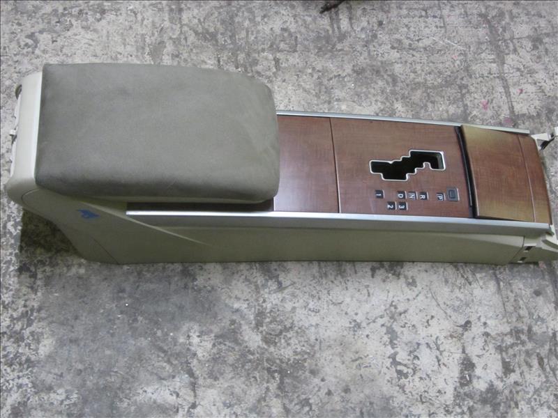 Консоль центральная и подлокотник в сборе, Nissan Teana J31 VQ23DE 2.3 AT бензин рестайлинг 2006-2008г. Контрактная запчасть. Из Японии. Без пробега по РФ., отличное, оригинал