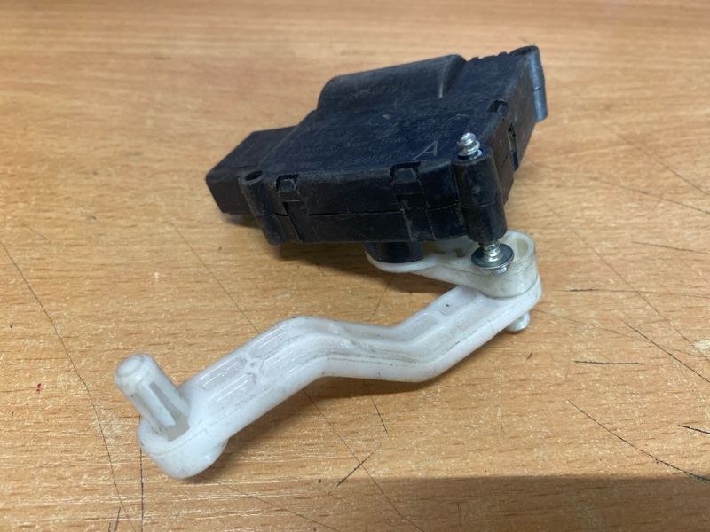 Моторчик заслонки отопителя печки на Audi A6 C6 4F / Ауди А6 С6 2006-2012г.\nОригинал.\nВ отличном состоянии, рабочий.\nГарантия на установку и проверку.\nОтправим в регионы ТК.\nПрименимость:\nAudi A6 [C6,4F] 2004-2011\nAudi Allroad quattro 2006-2012\nAu