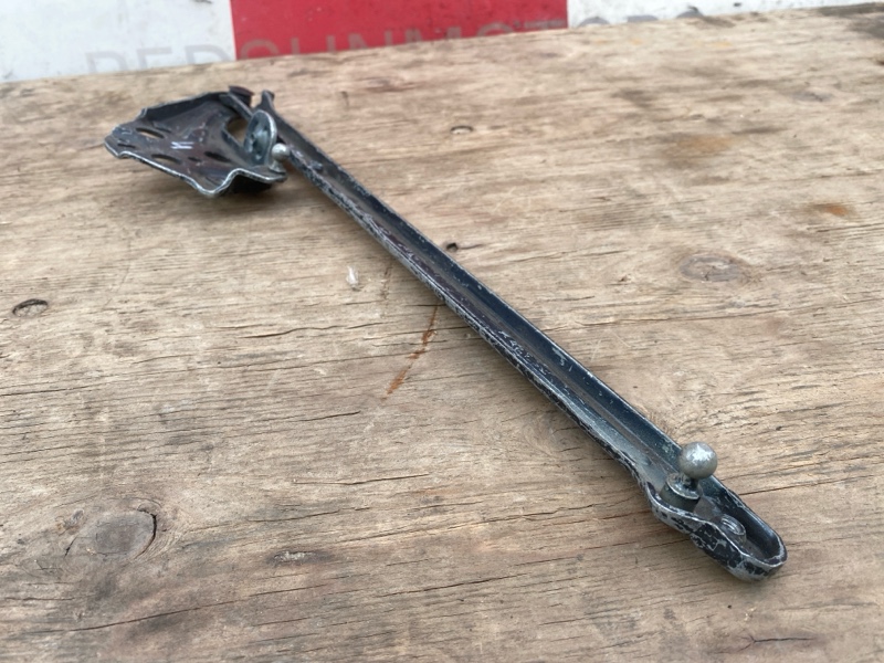 Петля капота Mercedes E320 W210 двс M112 1995-2000г двс № 112941 30 171035. \nОригинал. \nВ отличном состоянии. \nБез дефектов. \nКонтрактная запчасть из Японии. \nБез пробега по РФ. \nОтправим в регионы ТК.
