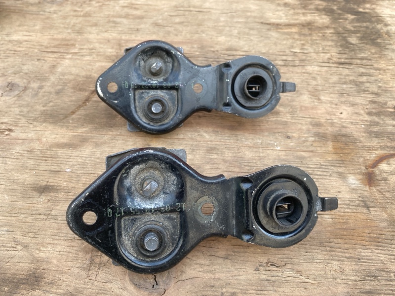Ответная часть замка капота, Mercedes E320 W211 2002-2006г двс M112 № 112949 31 360549. Задний привод 2WD бензин. .\nОригинал. Цена за шт.\nВ отличном состоянии. \nБез дефектов. \nКонтрактная запчасть из Японии. \nБез пробега по РФ. \nОтправим в регионы Т