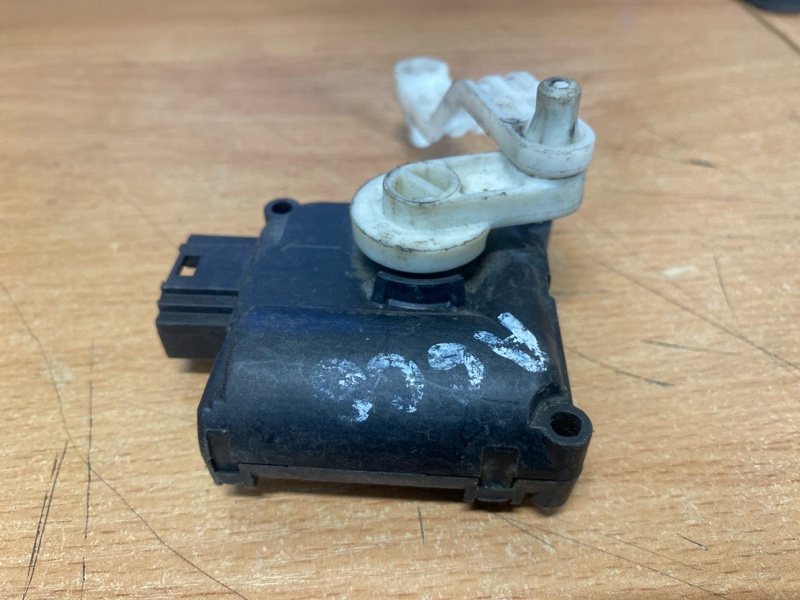 Моторчик заслонки отопителя печки на Audi A6 C6 4F / Ауди А6 С6 2006-2012г.\nОригинал.\nВ отличном состоянии, рабочий.\nГарантия на установку и проверку.\nОтправим в регионы ТК.\nПрименимость:\nAudi A6 [C6,4F] 2004-2011\nAudi Allroad quattro 2006-2012\nAu