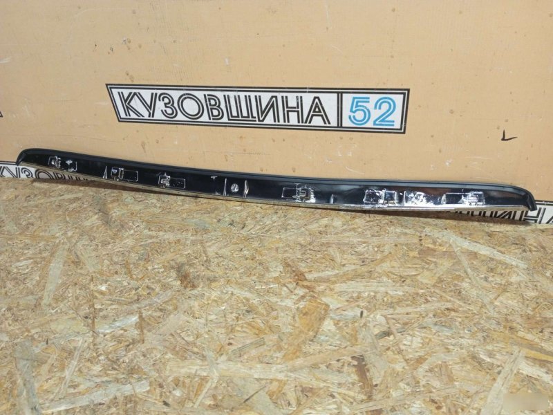 Молдинг капота