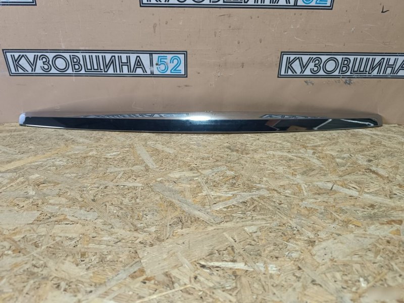 Молдинг капота
