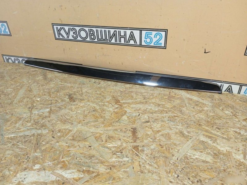 Молдинг капота