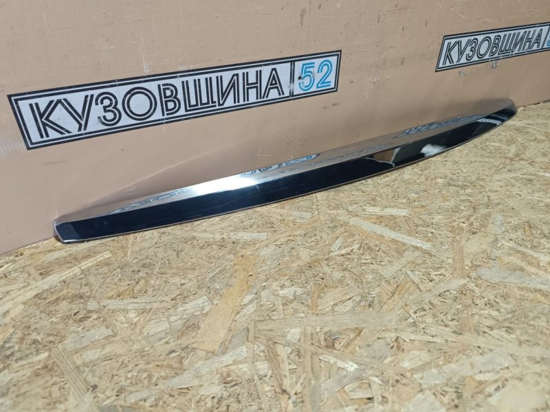 Молдинг капота