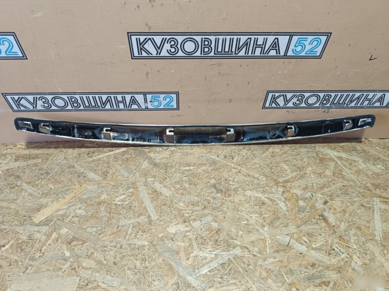 Молдинг капота