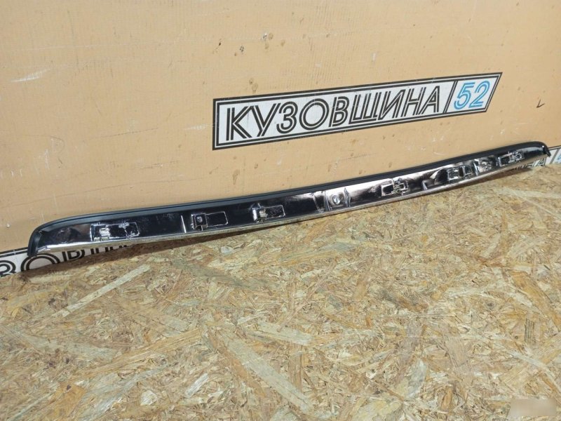 Молдинг капота