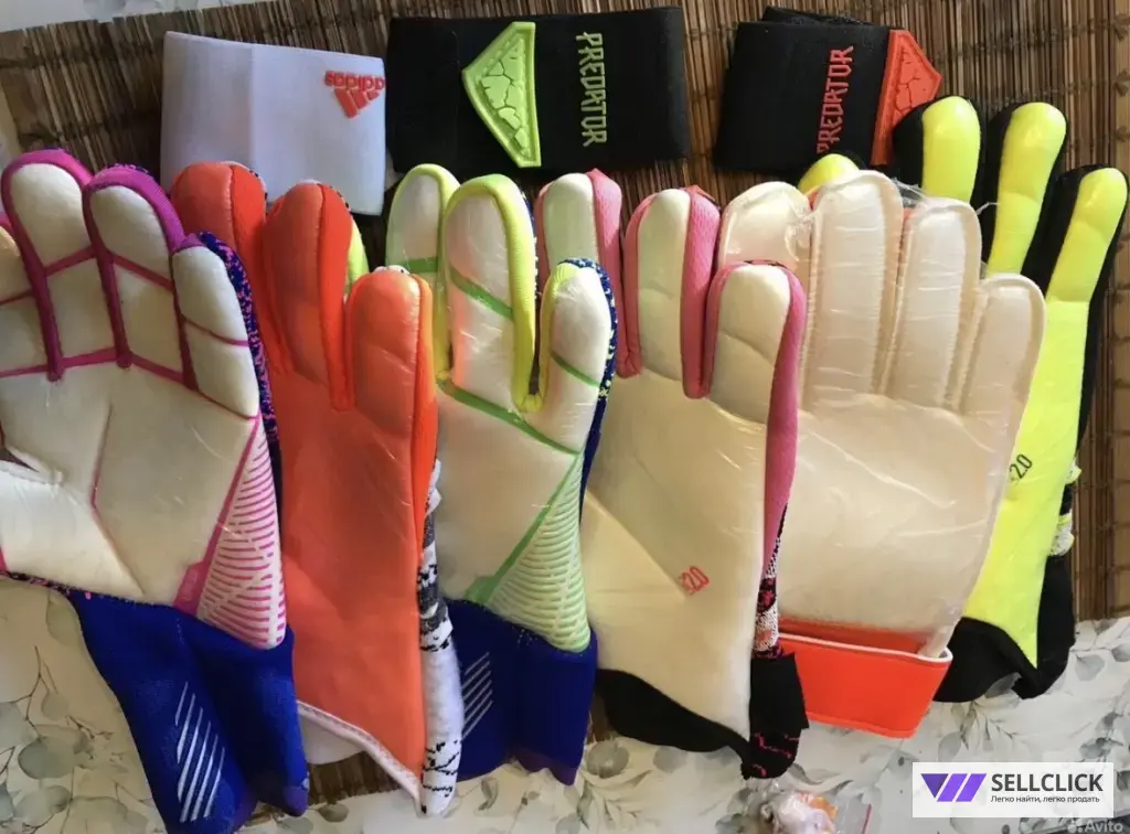 Вратарские перчатки adidas и Nike