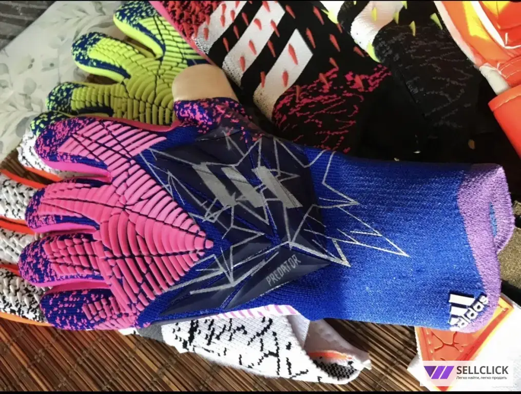 Вратарские перчатки adidas и Nike