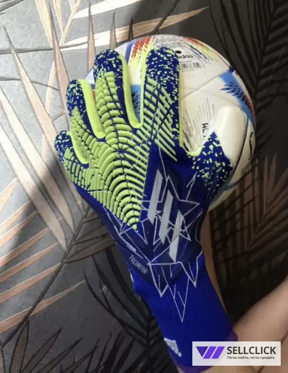 Вратарские перчатки adidas и Nike