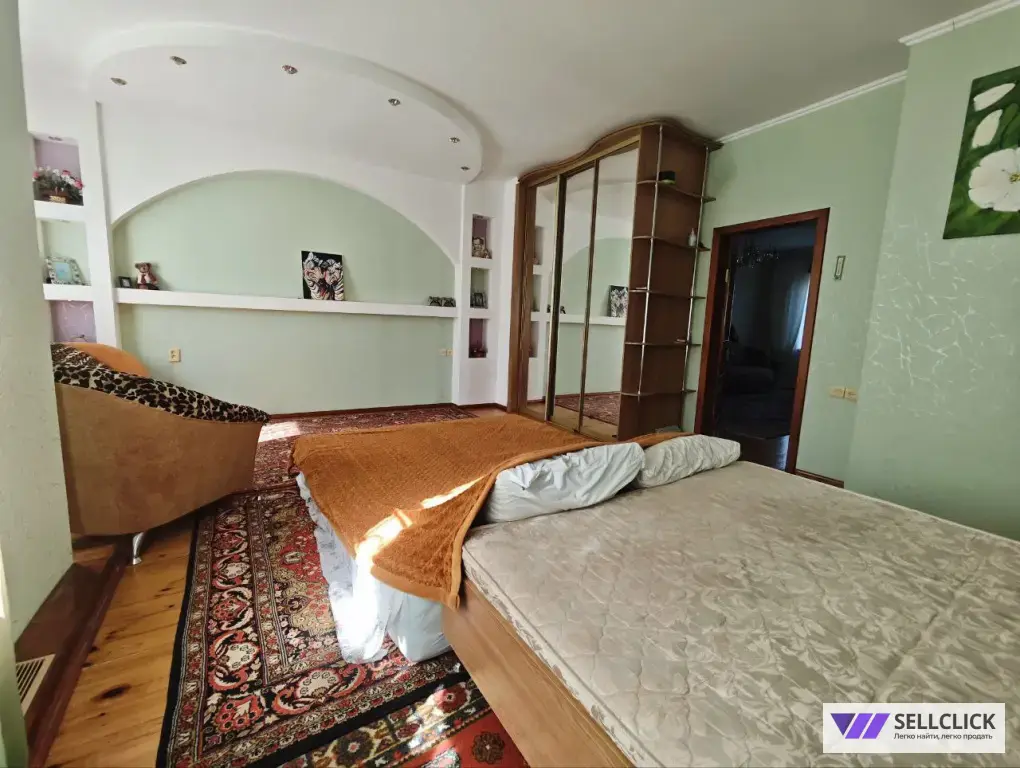 Дом 200 м², участок 25 сот.