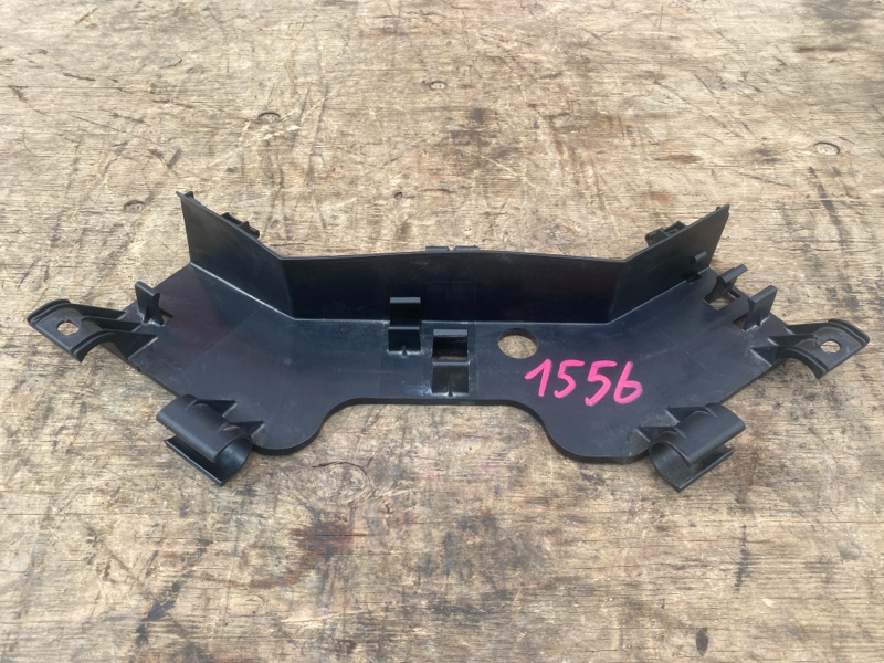 Кронштейн проводки, канал для кабелей на BMW 5 E60 / БМВ 5 Е60 2007-2010г.\nС двигателя 3.0 N52B30B АКПП 6HP19\nОригинал. \nВ отличном состоянии.\nКонтрактная запчасть из Японии.\nГарантия на установку.\nОтправим в регионы ТК.