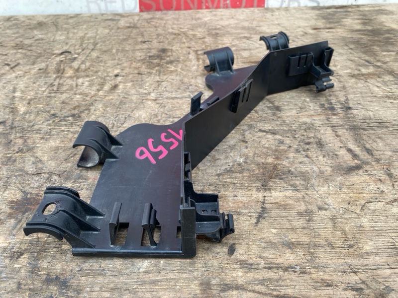 Кронштейн проводки, канал для кабелей на BMW 5 E60 / БМВ 5 Е60 2007-2010г.\nС двигателя 3.0 N52B30B АКПП 6HP19\nОригинал. \nВ отличном состоянии.\nКонтрактная запчасть из Японии.\nГарантия на установку.\nОтправим в регионы ТК.