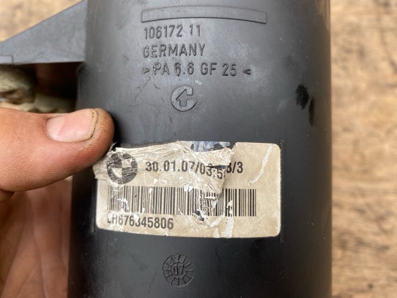 Бачок гидроусилителя на BMW 5 E60 / БМВ 5 Е60 2007-2010г.\nС двигателя 3.0 N52B30B АКПП 6HP19\nОригинал. \nВ отличном состоянии.\nКонтрактная запчасть из Японии.\nГарантия на установку.\nОтправим в регионы ТК.