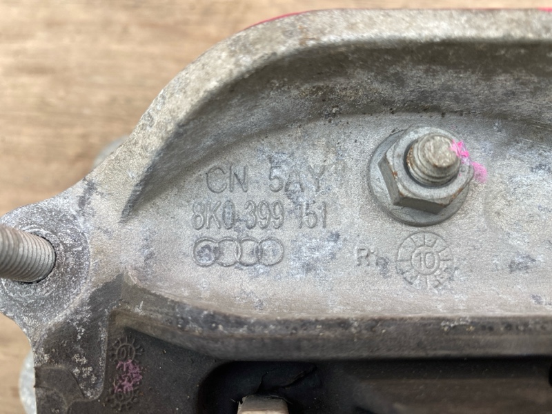 Опора АКПП на Audi A4 B8 2011-2015г.\nС двигателя 2.0 CDN\nОригинал. \nВ отличном состоянии.\nКонтрактная запчасть из Японии.\nГарантия на установку.\nОтправим в регионы ТК.