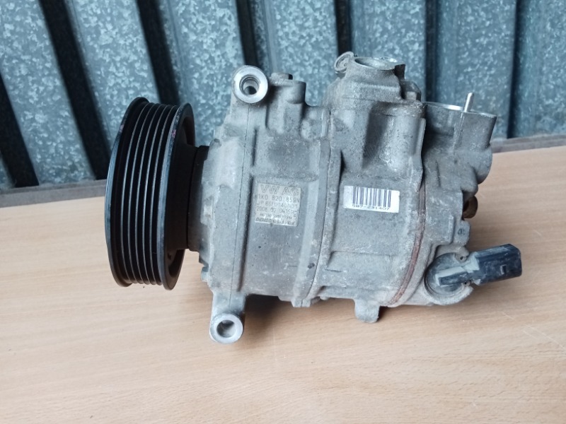 Компрессор кондиционера VW Passat B5+ Golf 6 2005 - 2010\nОригинал.\nКонтрактная запчасть из Японии.\nВ отличном состоянии.\nБез дефектов.\nГарантия на установку и проверку.\n\nОтправим в регионы ТК.