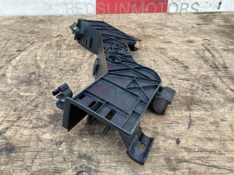 Кронштейн проводки, канал для кабелей на BMW 5 E60 / БМВ 5 Е60 2007-2010г.\nС двигателя 3.0 N52B30B АКПП 6HP19\nОригинал. \nВ отличном состоянии.\nКонтрактная запчасть из Японии.\nГарантия на установку.\nОтправим в регионы ТК.