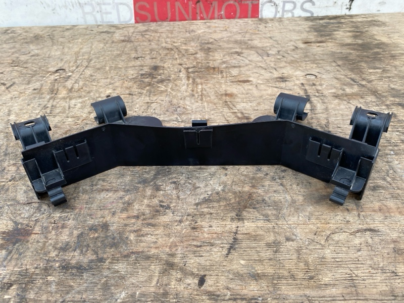Кронштейн проводки, канал для кабелей на BMW 5 E60 / БМВ 5 Е60 2007-2010г.\nС двигателя 3.0 N52B30B АКПП 6HP19\nОригинал. \nВ отличном состоянии.\nКонтрактная запчасть из Японии.\nГарантия на установку.\nОтправим в регионы ТК.