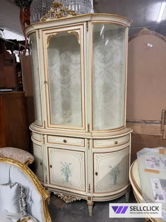 Витрина. Шкаф. Буфет. Барокко. Винтажная мебель