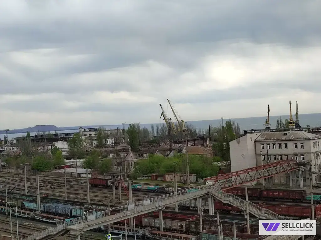 Продается трехкомнатная квартира с видом на море