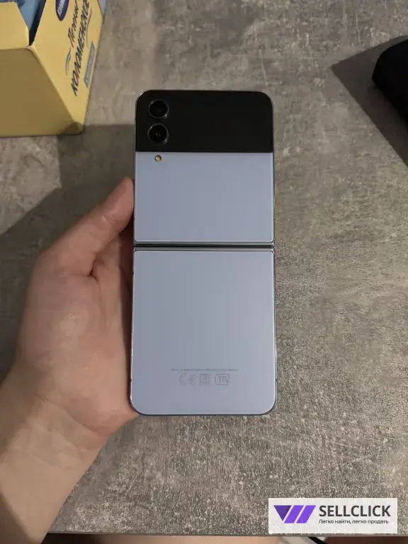 Samsung Galaxy Flip 4