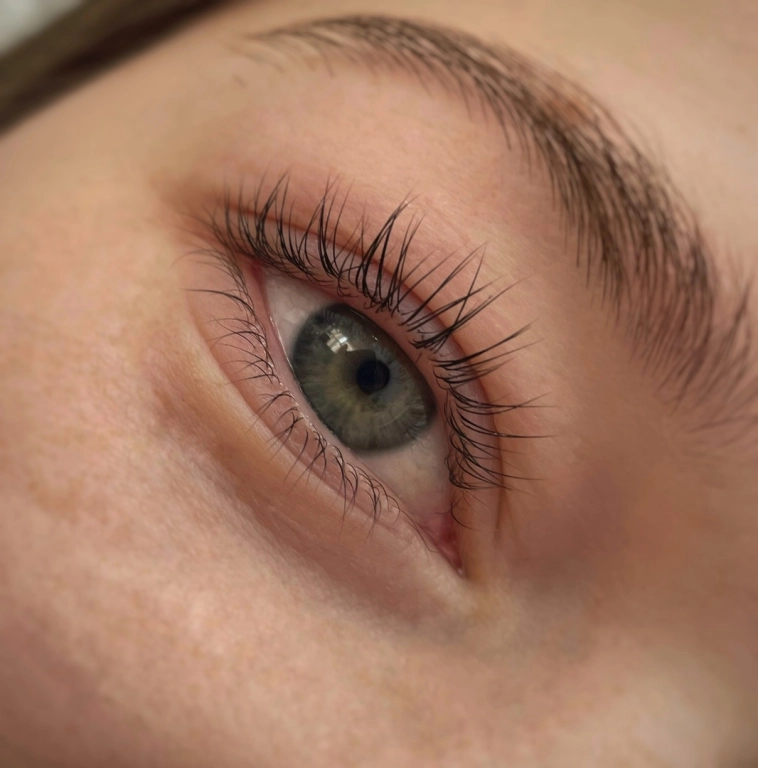 Ламинирование бровей и ресниц