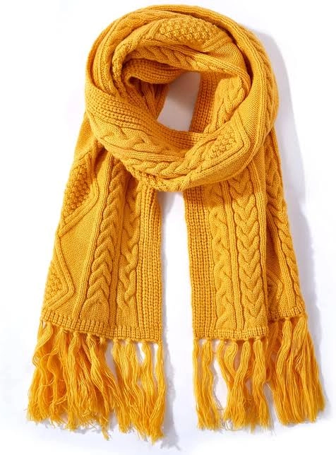 Женский вязаный шарф ручной работы для защиты шеи и головы.