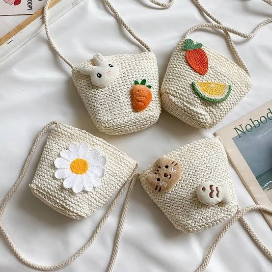 Маленькая вязаная сумка через плечо