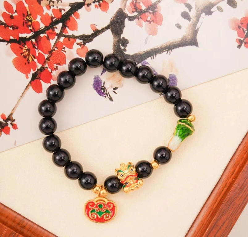 Красивый браслет