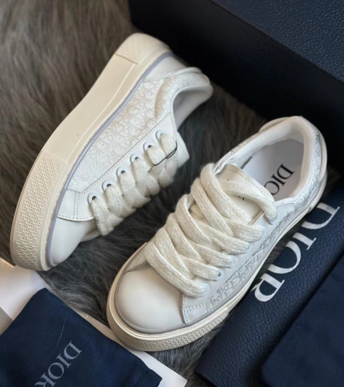 Женская спортивная обувь