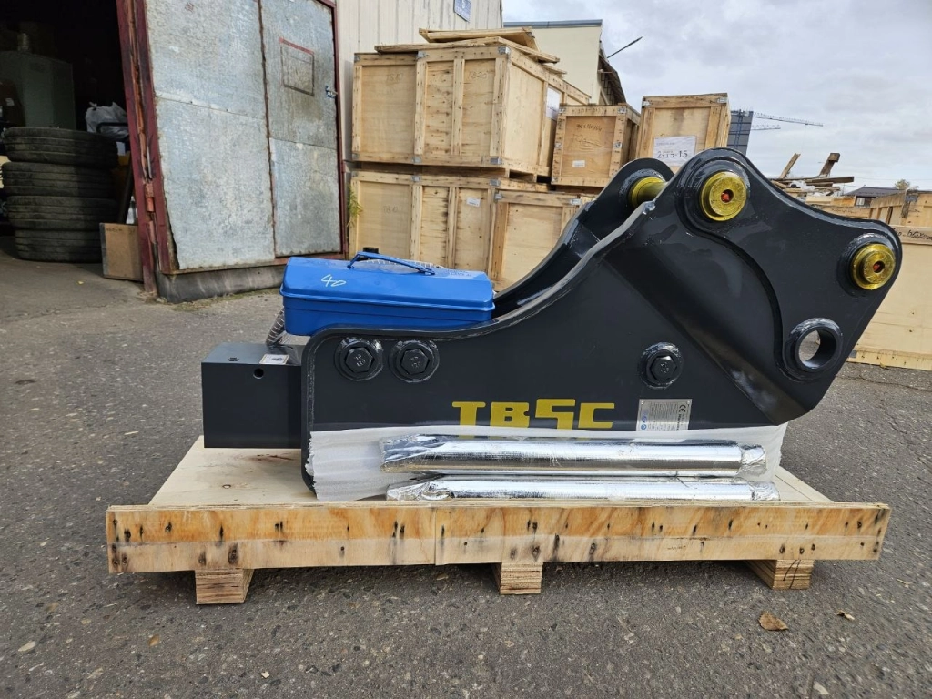 Гидромолот с переходной плитой для ACE ,NH, BULL, CASE, JBC, KOMATSU