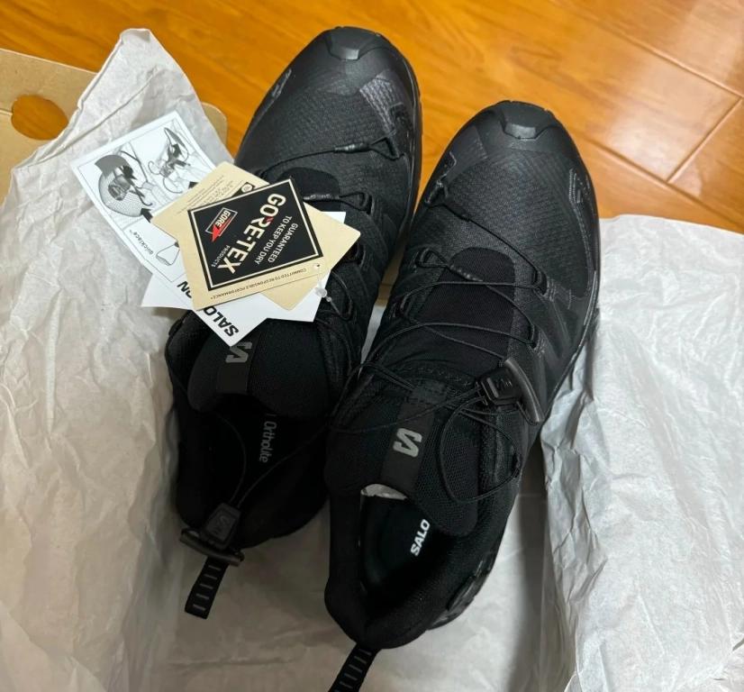 Женская спортивная обувь